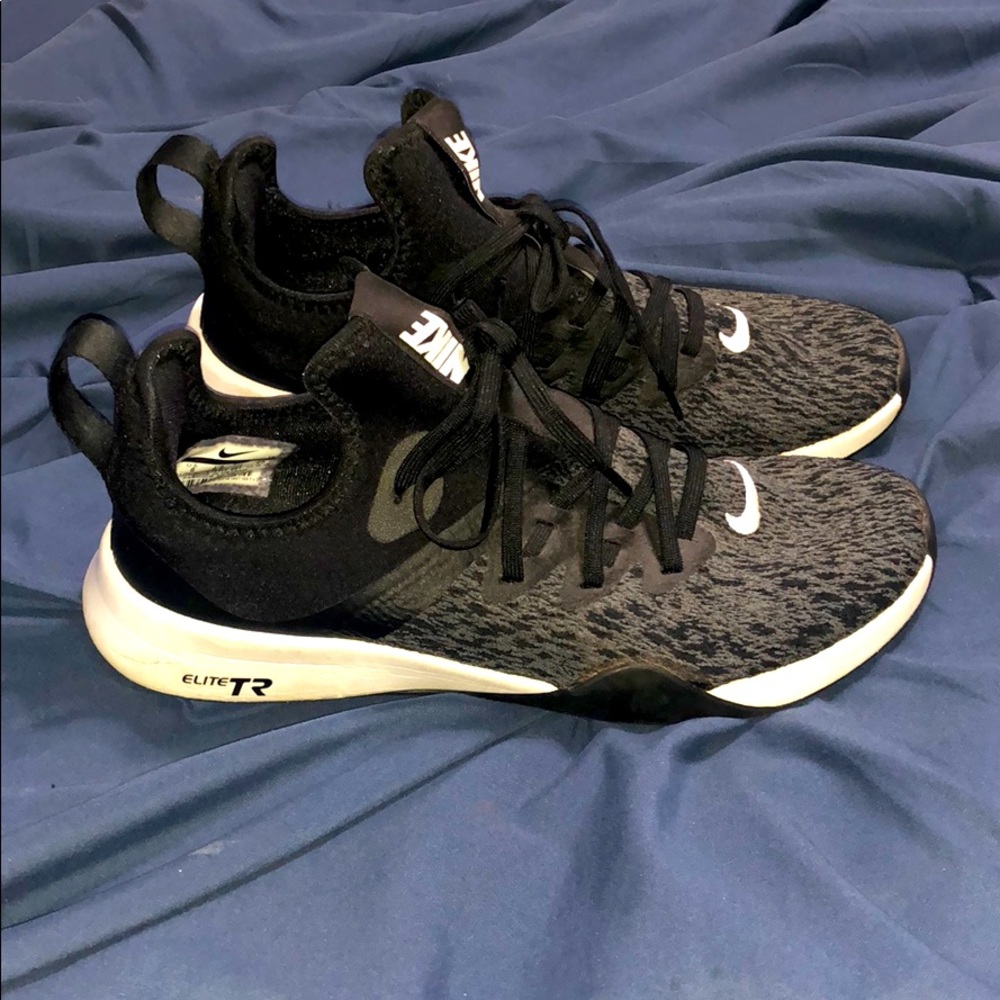 Women’s Nike shoes size 8